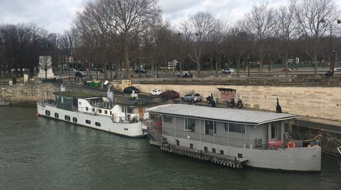 There are wonderful paths to walk along the Seine River.